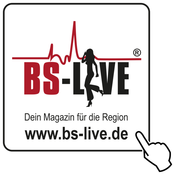 Logo von BS-LIVE, einem Magazin für die Region. Das Logo zeigt den Schriftzug 'BS-LIVE', wobei 'BS' in roten Großbuchstaben und 'LIVE' in schwarzen Großbuchstaben geschrieben ist. Über dem Schriftzug verläuft eine rote, wellenförmige Linie, die einem Herzschlag ähnelt. Integriert in das Wort 'LIVE' ist die schwarze Silhouette einer Frau, die telefoniert. Rechts oben über dem Schriftzug befindet sich das eingetragene Markenzeichen ®. Darunter steht der Slogan 'Dein Magazin für die Region' in schwarzer Schrift sowie die Website 'www.bs-live.de' in fetter, schwarzer Schrift. In der unteren rechten Ecke zeigt eine stilisierte Hand mit Zeigefinger auf das Logo