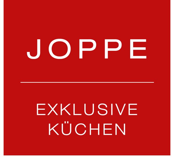 Logo von Joppe Exklusive Küchen. Das Logo hat einen roten Hintergrund mit weißem Text. Oben steht der Name 'JOPPE' in Großbuchstaben. Darunter befindet sich eine dünne, weiße Trennlinie. Unter der Linie steht in zwei Zeilen der Schriftzug 'EXKLUSIVE KÜCHEN', ebenfalls in Großbuchstaben.