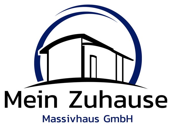 Logo der Mein Zuhause Massivhaus GmbH. In der Mitte ist eine stilisierte Zeichnung eines modernen Hauses mit geschwungenem Dach in Schwarz dargestellt. Darüber wölben sich zwei blaue, gebogene Linien, die eine Schutzwirkung symbolisieren. Unter der Grafik steht der Schriftzug 'Mein Zuhause' in schwarzer, klarer Schrift. Darunter folgt der Zusatz 'Massivhaus GmbH' in blauer Schrift.
