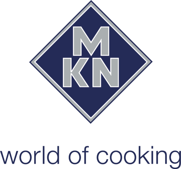Das Logo von „MKN“ zeigt eine dunkelblaue, rautenförmige Fläche mit einem silbernen Rand. In der Mitte stehen die weißen Buchstaben „MKN“ in einer kräftigen, modernen Schrift. Unterhalb der Raute befindet sich der Schriftzug „world of cooking“ in dunkelblauer, serifenloser Schrift. Das Design wirkt professionell und hochwertig, passend zur Küchen- und Gastronomiebranche.